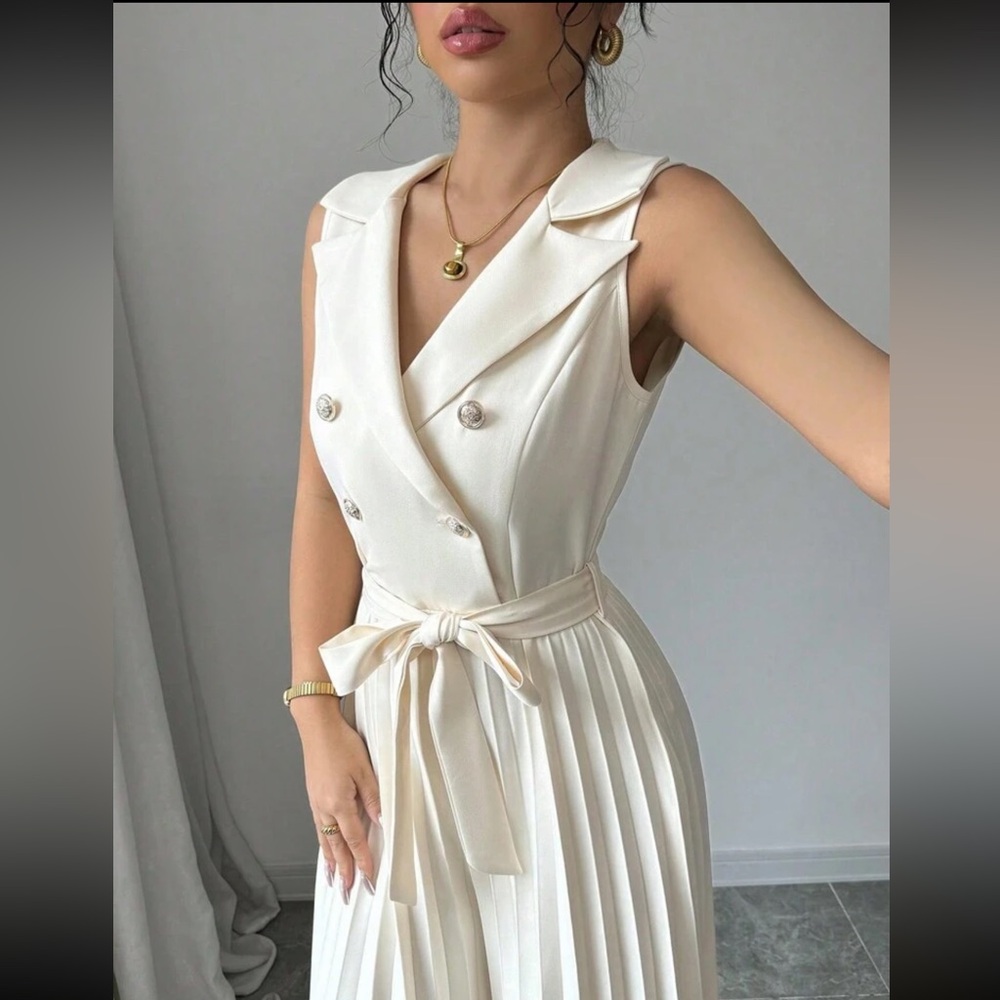 Elegant Cream Sleeveless Jumpsuit - Picture 3 of 4